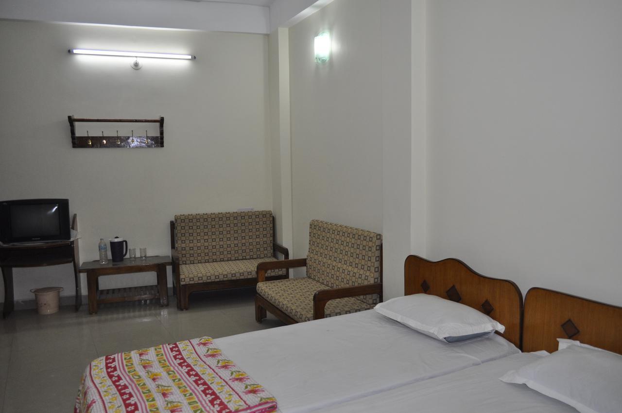 Hotel Pleasure Landmark Ujjain Exteriör bild